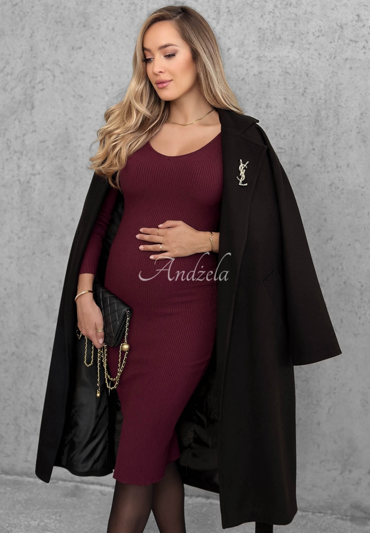 Dopasowana wiskozowa sukienka midi longsleeve z dekoltem City Morning jagodowa