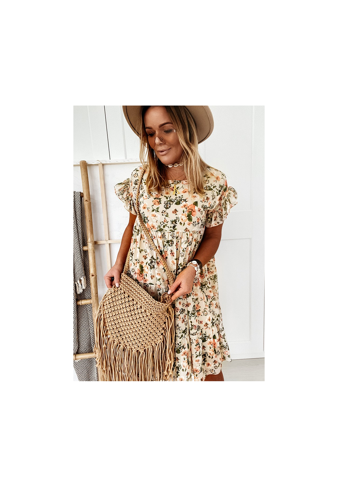 Kwiecista sukienka Bellarose beżowa